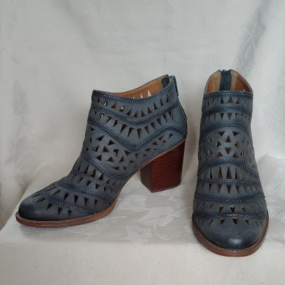 Sofft Perforated Gray Ankle Booties - Picture 3 of 13